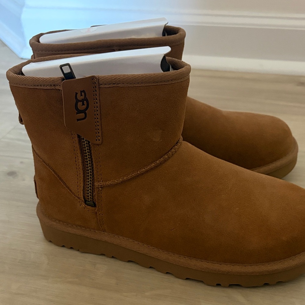 UGG Short Suede Zip Boots - Chestnut Brown